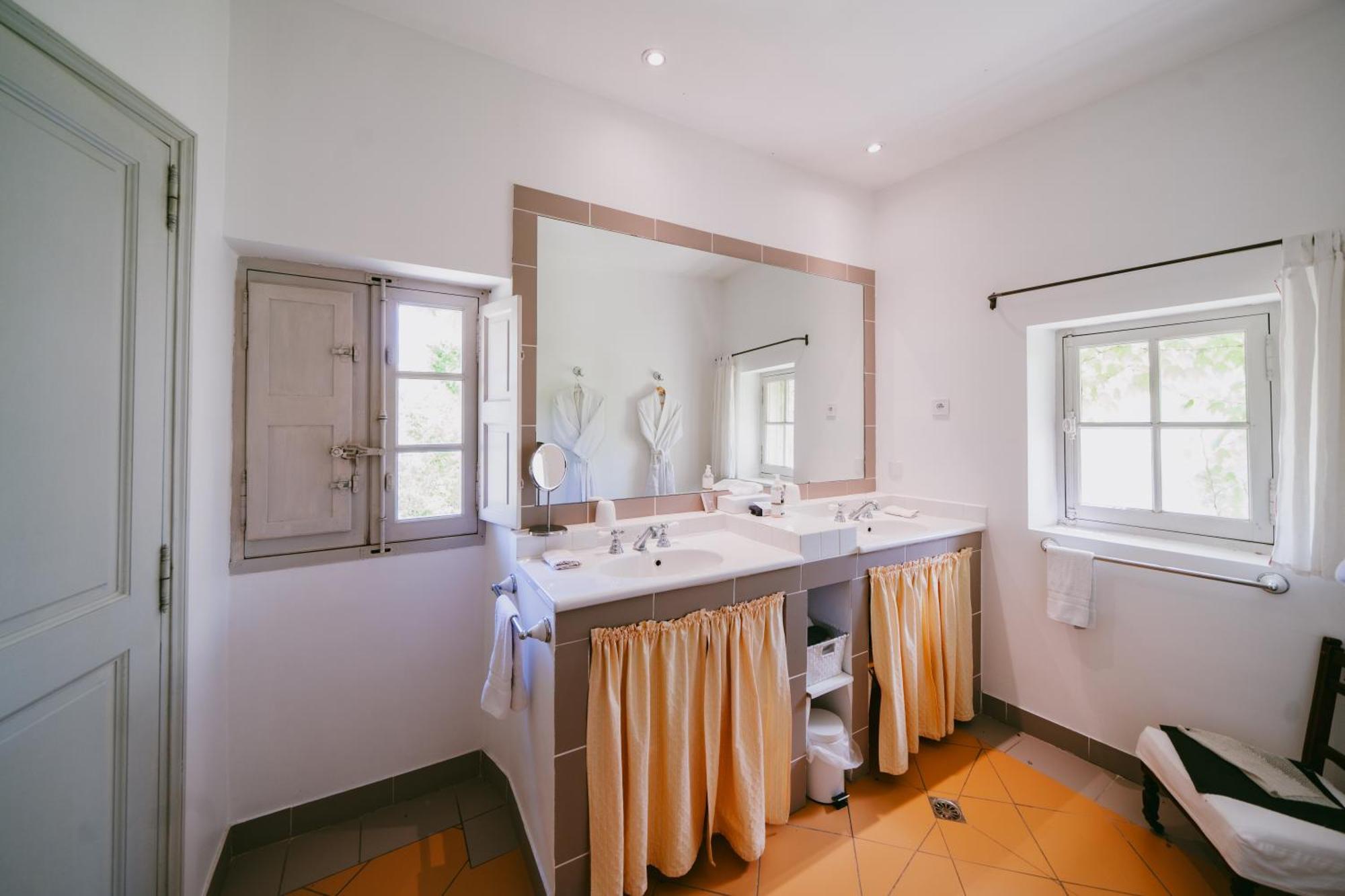 Bastide Rose Hotel Le Thor Exterior photo