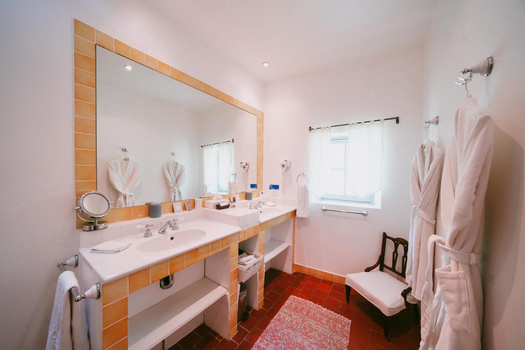 Bastide Rose Hotel Le Thor Exterior photo