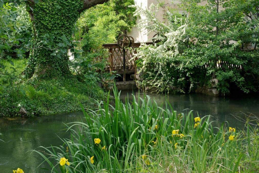 Bastide Rose Hotel Le Thor Exterior photo