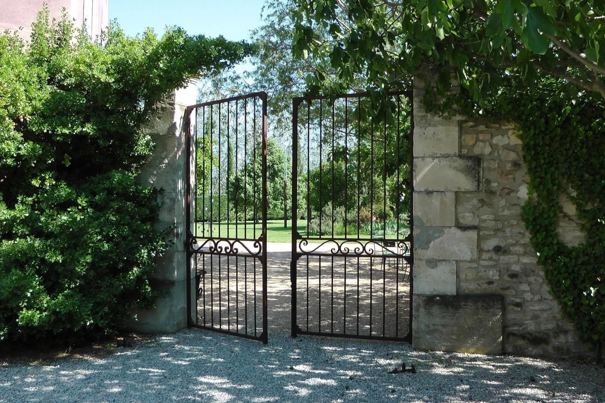 Bastide Rose Hotel Le Thor Exterior photo