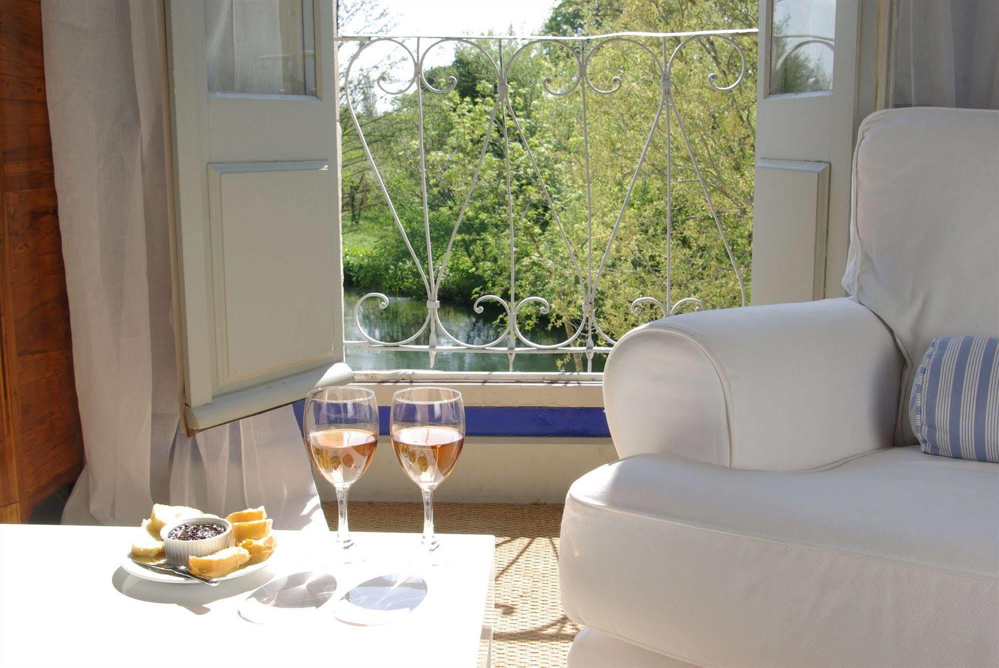 Bastide Rose Hotel Le Thor Exterior photo